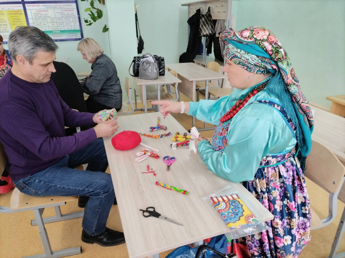 "Выездная экспедиция Министерства образования и науки Республики Бурятия в Тарбагатайский район посвященная году семьи "Современная семья и школа: традиции, ценности и ресурсы." "Выездная экспедиция Министерства образования и науки Республики Бурятия в Тарбагатайский район посвященная году семьи "Современная семья и школа: традиции, ценности и ресурсы.".