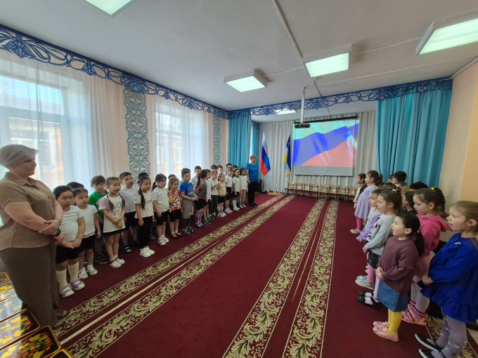 Торжественная линейка Торжественная линейка.
