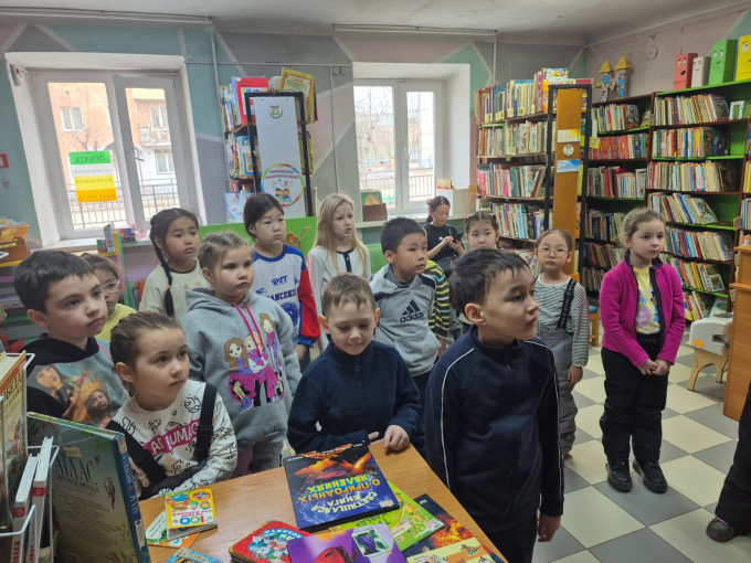 Экскурсия в библиотеку имени А. Гайдара Экскурсия в библиотеку имени А. Гайдара.